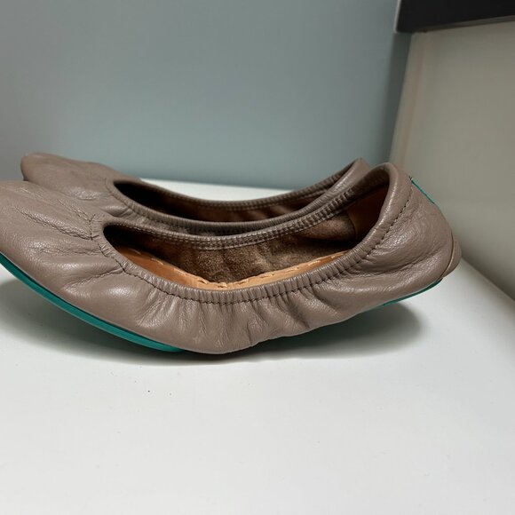 Tieks by Gravieli foldable ballet flats in Taupe - Picture 2 of 2